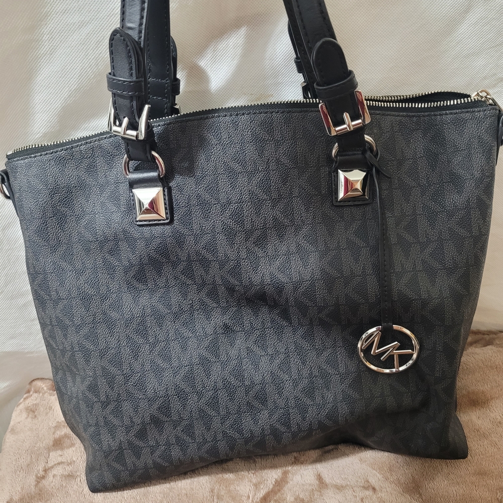 Black Michael Kors Signature Tote Bag